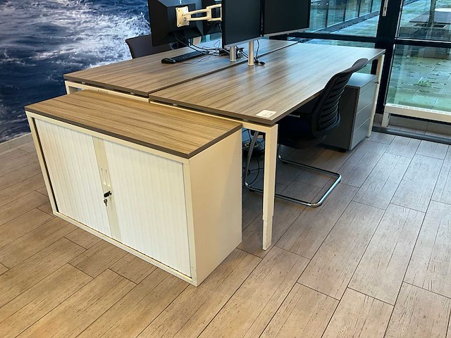 Markant desk opstelling (2x) - afbeelding 1 van  6