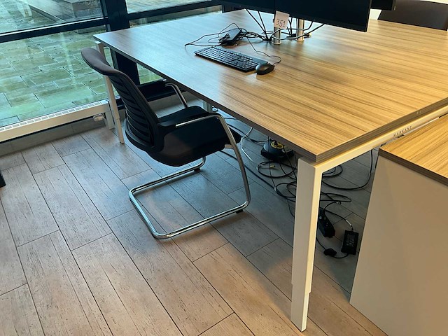 Markant desk opstelling (2x) - afbeelding 4 van  6