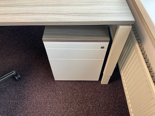 Markant desk opstelling (3x) - afbeelding 8 van  9