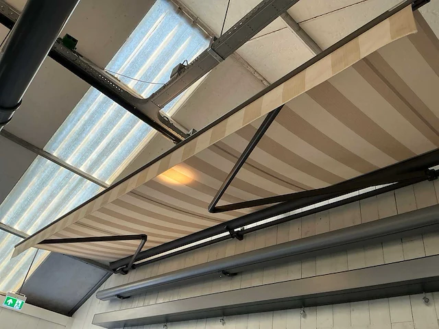 Markilux mx 1710 knikarm zonnescherm - afbeelding 2 van  6