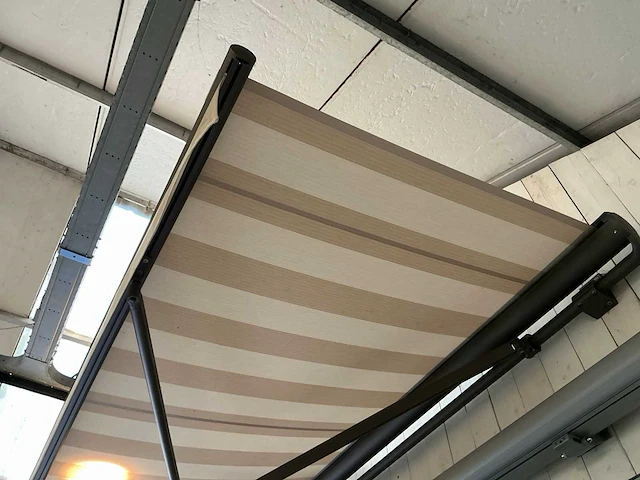 Markilux mx 1710 knikarm zonnescherm - afbeelding 3 van  6