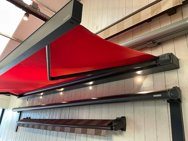Markilux mx 970 knikarm zonnescherm - afbeelding 5 van  7