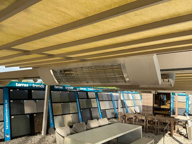 Markilux pergola stretch horeca terrasoverkapping - afbeelding 11 van  12