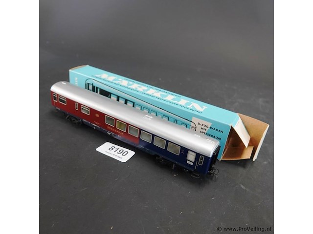 Märklin d-treinrijtuig (1e klasse met restaurantruimte, ook wel bekend als de "kakadu") van de duitse spoorwegen (db) - afbeelding 1 van  3