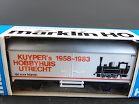 Märklin gesloten goederenwagen / koelwagen (type ichqrs 377) met de opdruk "kuyper's hobbyhuis utrecht 1958-1983", uitgebracht als jubileum- of reclamemodel. [1, 2] - afbeelding 2 van  3