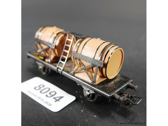 Märklin h0-goederenwagon (artikelnummer 4510), een zogenaamde wijnvatenwagon beladen met twee grote houten vaten - afbeelding 1 van  5