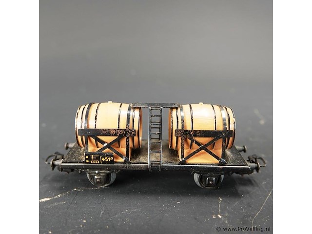 Märklin h0-goederenwagon (artikelnummer 4510), een zogenaamde wijnvatenwagon beladen met twee grote houten vaten - afbeelding 2 van  5