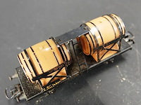 Märklin h0-goederenwagon (artikelnummer 4510), een zogenaamde wijnvatenwagon beladen met twee grote houten vaten - afbeelding 3 van  5