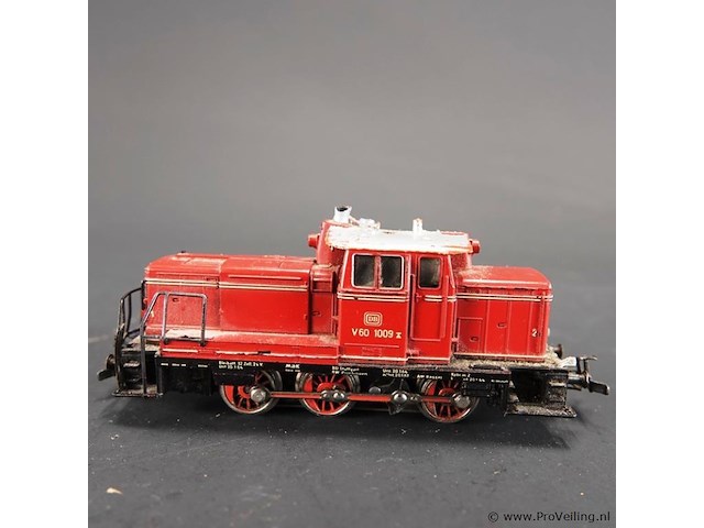 Märklin h0 (schaal 1:87) analoge wisselstroom diesellocomotief van de duitse spoorwegen (db), type v60 / baureihe 260 (artikelnummer 3065) - afbeelding 2 van  5