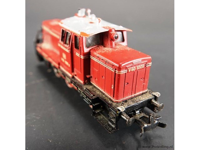 Märklin h0 (schaal 1:87) analoge wisselstroom diesellocomotief van de duitse spoorwegen (db), type v60 / baureihe 260 (artikelnummer 3065) - afbeelding 3 van  5