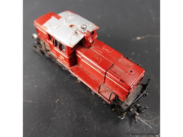 Märklin h0 (schaal 1:87) analoge wisselstroom diesellocomotief van de duitse spoorwegen (db), type v60 / baureihe 260 (artikelnummer 3065) - afbeelding 4 van  5