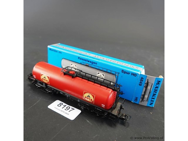 Märklin ketelwagen met het avia-logo van de duitse spoorwegen (db) - afbeelding 1 van  3