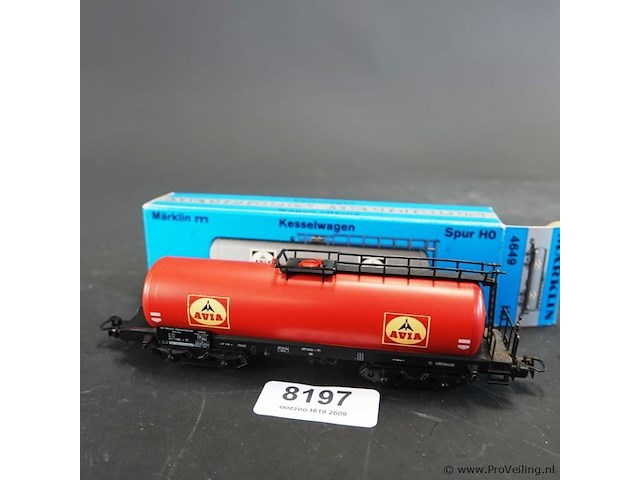 Märklin ketelwagen met het avia-logo van de duitse spoorwegen (db) - afbeelding 2 van  3