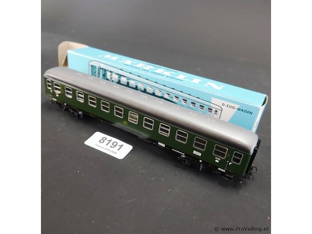 Märklin sneltreinrijtuig (2e klas büm) van de duitse spoorwegen (db) - afbeelding 1 van  3