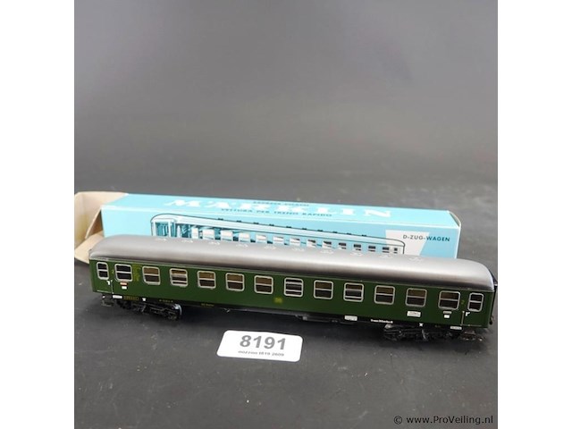 Märklin sneltreinrijtuig (2e klas büm) van de duitse spoorwegen (db) - afbeelding 2 van  3