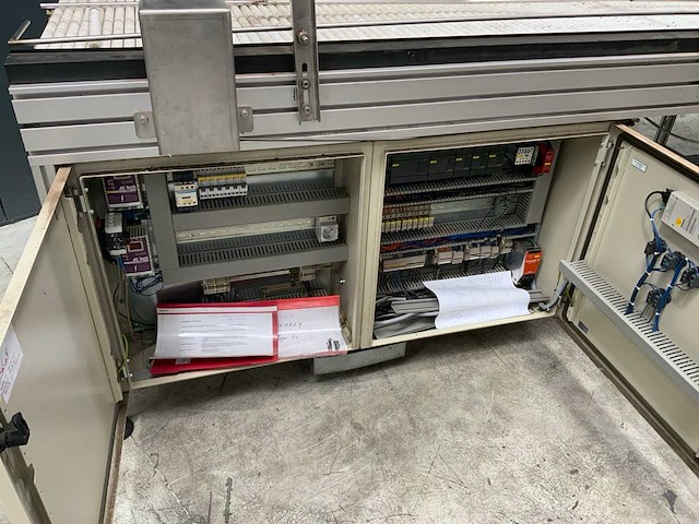 Marko systems rollenbaan met checkweighers - afbeelding 7 van  9