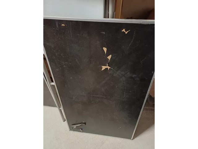Markt tafel zwart 100x60 blad is beschadigd - afbeelding 3 van  3