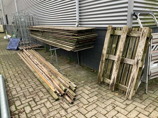 Marktkraam met toebehoren - afbeelding 1 van  2