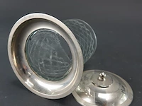 Marmeladepot gemaakt van geslepen glas. met tinnen voet en deksel - afbeelding 5 van  5