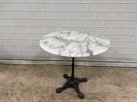 Marmeren restauranttafel met ijzer onderstel - afbeelding 1 van  4