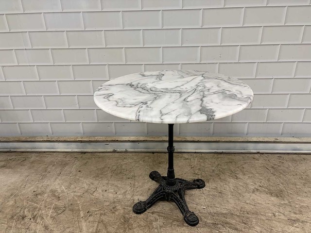 Marmeren restauranttafel met ijzer onderstel - afbeelding 2 van  4