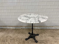 Marmeren restauranttafel met ijzer onderstel - afbeelding 2 van  4
