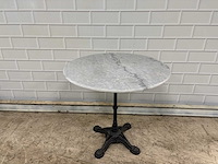 Marmeren restauranttafel met ijzer onderstel - afbeelding 1 van  5