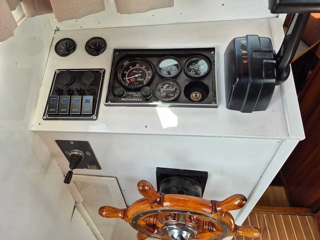 Marne kruiser - 900 ak - motorjacht - afbeelding 4 van  31
