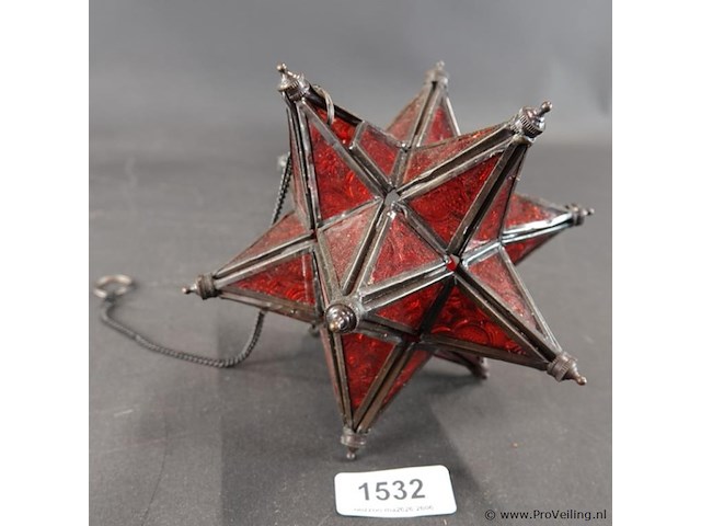Marokkaanse of andalusische sterlantaarn gemaakt van rood glas en metaal - afbeelding 1 van  5
