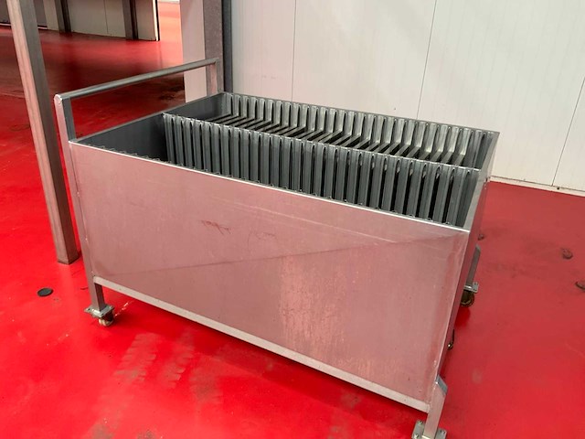 Maron metals 56-delige rvs afzuigkaprooster wagen inclusief 26 roosters - afbeelding 1 van  9