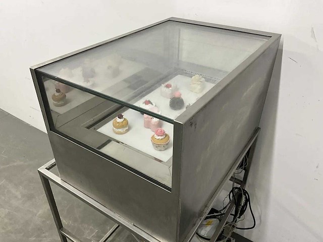 Marrone - gebaksvitrine - afbeelding 4 van  14