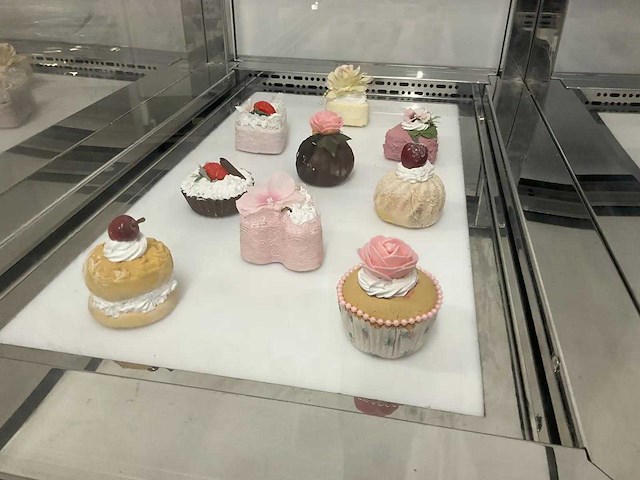 Marrone - gebaksvitrine - afbeelding 5 van  14