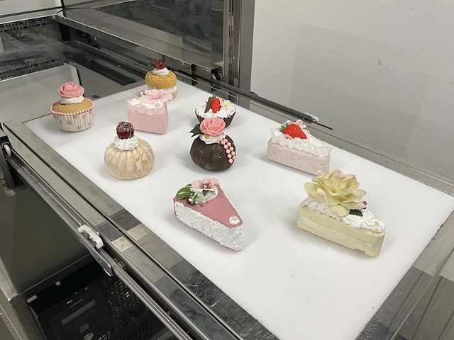 Marrone - gebaksvitrine - afbeelding 14 van  14