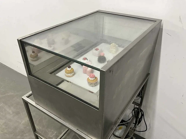 Marrone - gebaksvitrine - afbeelding 4 van  14