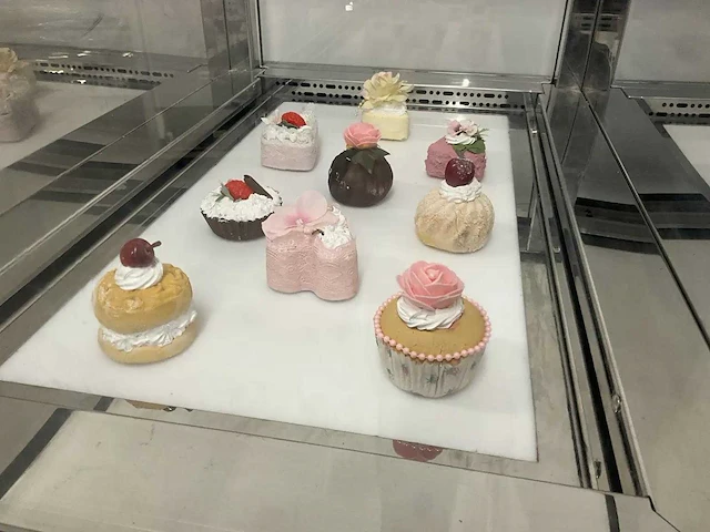Marrone - gebaksvitrine - afbeelding 5 van  14