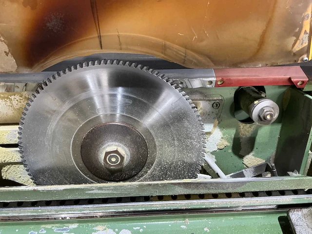 Martin - 1996 - t 72 - 3,3 - formaatcirkelzaagmachine - afbeelding 15 van  15