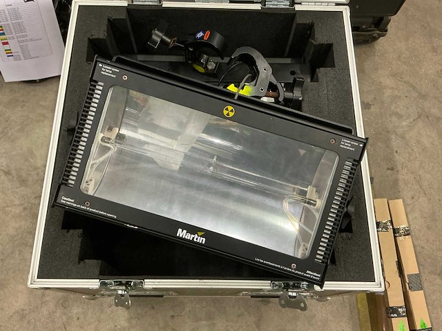 Martin atomic 3000 dmx stroboscoop (4x) - afbeelding 1 van  9