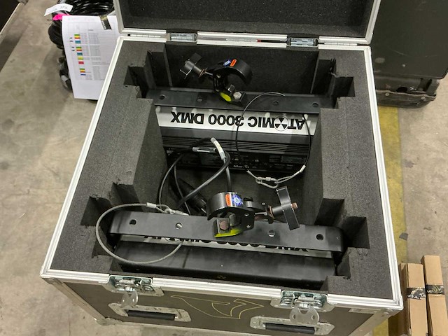 Martin atomic 3000 dmx stroboscoop (4x) - afbeelding 6 van  9