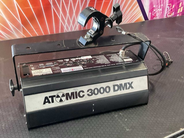 Martin atomic 3000 dmx stroboscoop (4x) - afbeelding 1 van  2