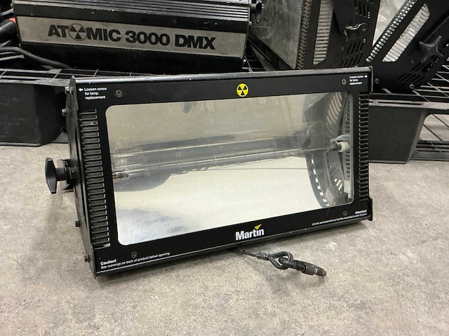 Martin atomic 3000 dmx stroboscoop (8x) - afbeelding 1 van  5
