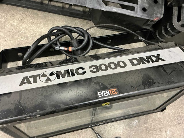 Martin atomic 3000 dmx stroboscoop (8x) - afbeelding 3 van  5