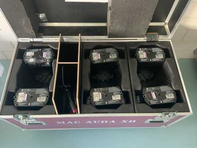 Martin aura xb led wash light in flightcase (4x) - afbeelding 6 van  10