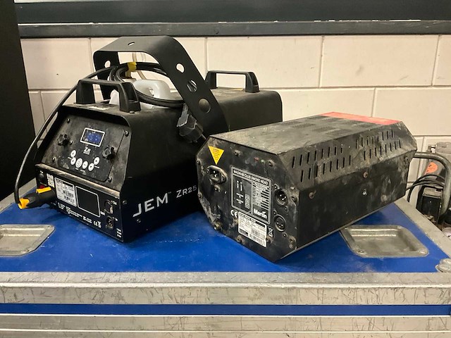 Martin jem zr25/magnum club rookmachine (2x) - afbeelding 1 van  12