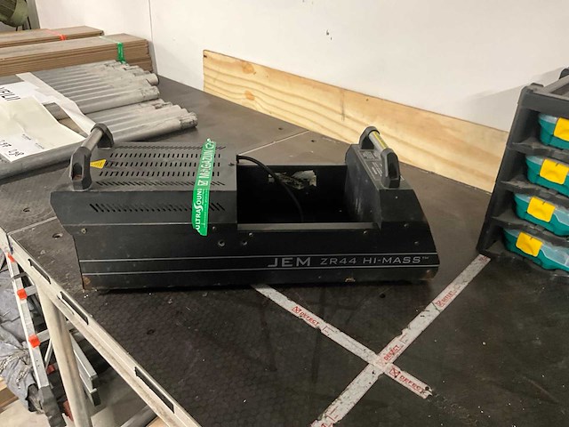 Martin jem zr44 hi-mass rookmachine - afbeelding 1 van  6