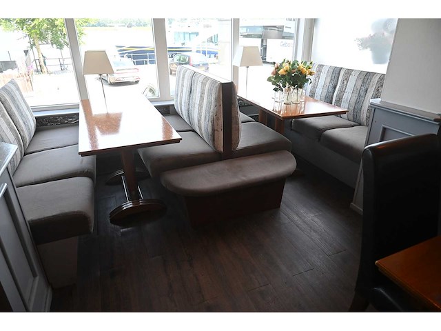 Martin meallet o.a. complete set restaurantmeubilair - 4 treinzitbanken - 24 restaurantstoelen en 14 restauranttafels - afbeelding 12 van  13