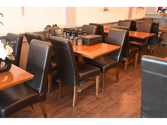 Martin meallet o.a. complete set restaurantmeubilair - 4 treinzitbanken - 24 restaurantstoelen en 14 restauranttafels - afbeelding 2 van  4