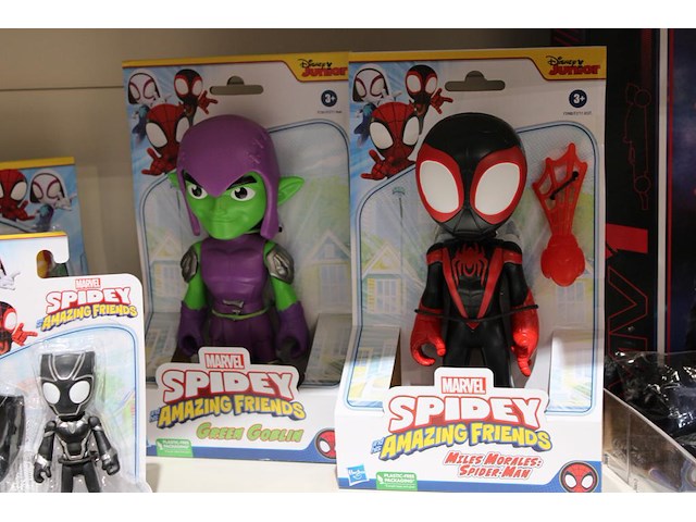 Marvel spidey figuren op schap, vijf stuks. - afbeelding 2 van  2