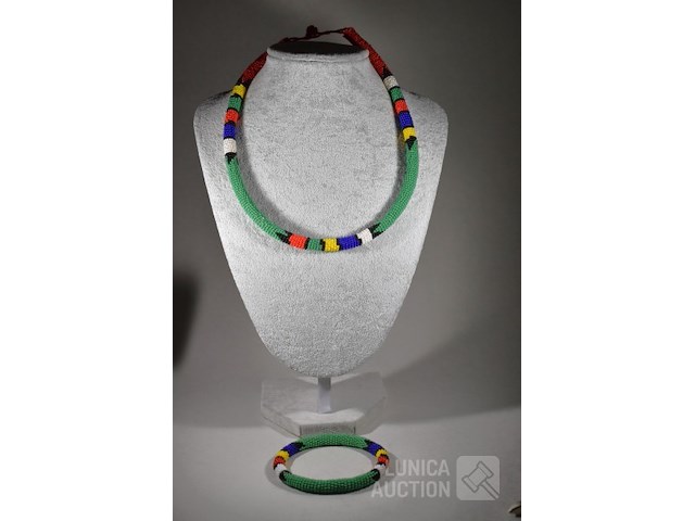 Masai halsketting en armband - afbeelding 1 van  4