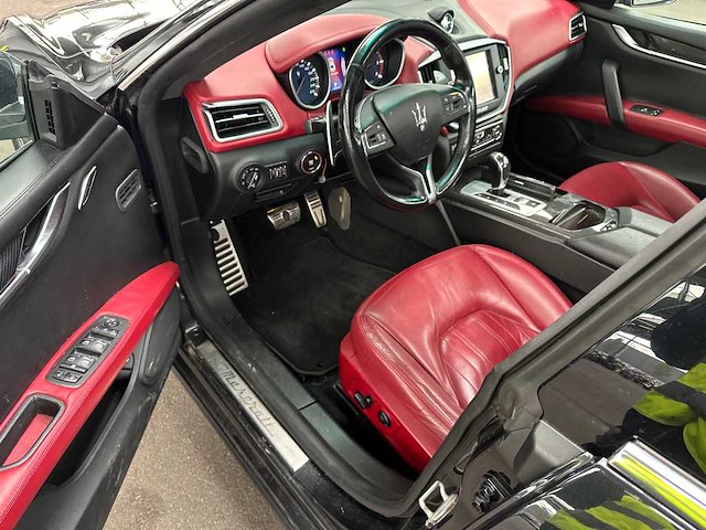Maserati ghibli - 3.0 v6 d ; g-091-bd - afbeelding 14 van  18
