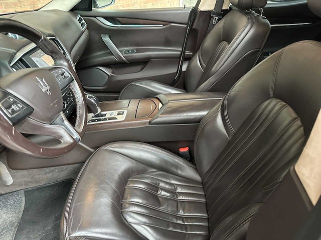 Maserati ghibli 3.0 v6 d 275pk 2015 (origineel-nl), hf-346-h - afbeelding 32 van  65